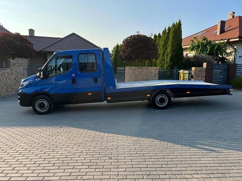Gebraucht Iveco Daily 156 PS (114 kW) 2018 Blau Limousine