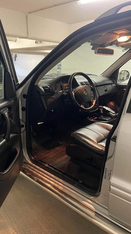 Gebraucht Mercedes ML320 218 PS (160 kW) 2001 Silber SUV