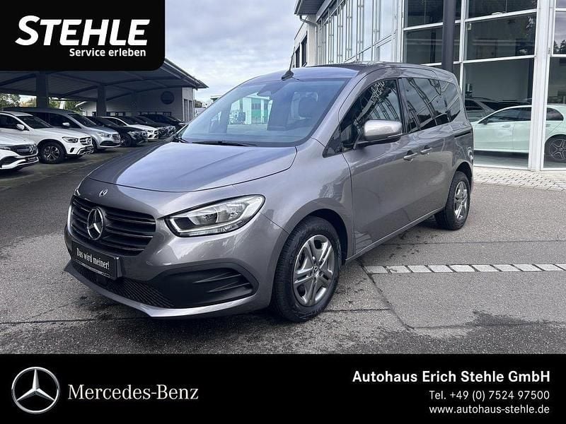 Grau Gebraucht 2023 Mercedes 180 Style Limousine | 26.900 € (Fairer Preis) - Bild 1/4