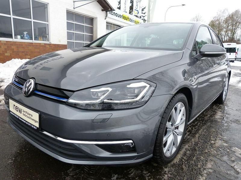 Grau Gebraucht 2019 VW Golf Highline Limousine | 15.999 € (Guter Preis) - Bild 1/4