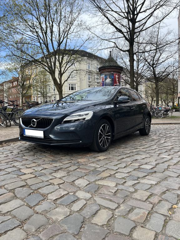Blau Gebraucht 2016 Volvo V40 Momentum Kombi | 13.800 € (Guter Preis) - Bild 1/4