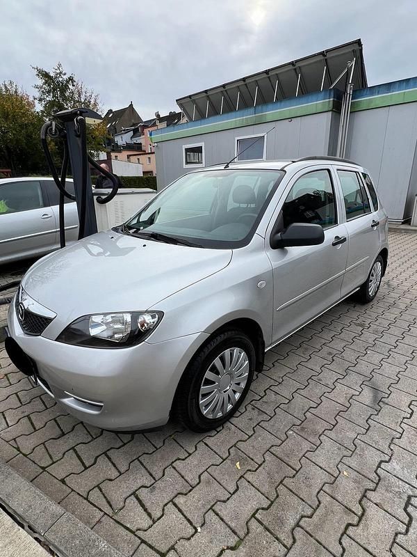 Silber Gebraucht 2004 Mazda 2 Kleinwagen | 2.390 € (Fairer Preis) - Bild 1/4