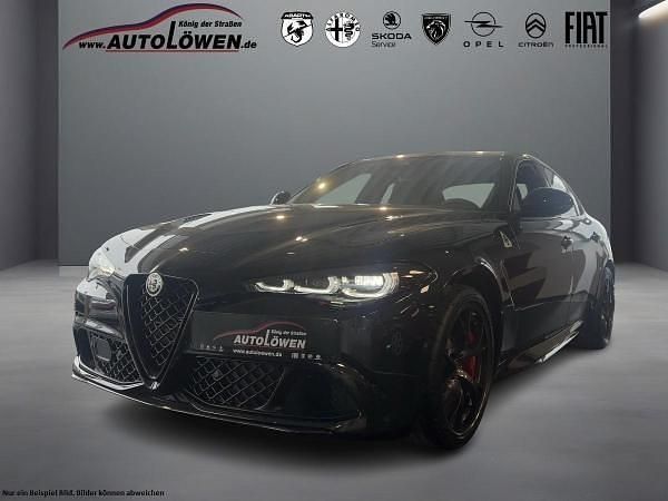 Schwarz (nero vulcano metallic) Neu 2025 Alfa Romeo Giulia Quadrifoglio Limousine | 90.689 € - Bild 1/4