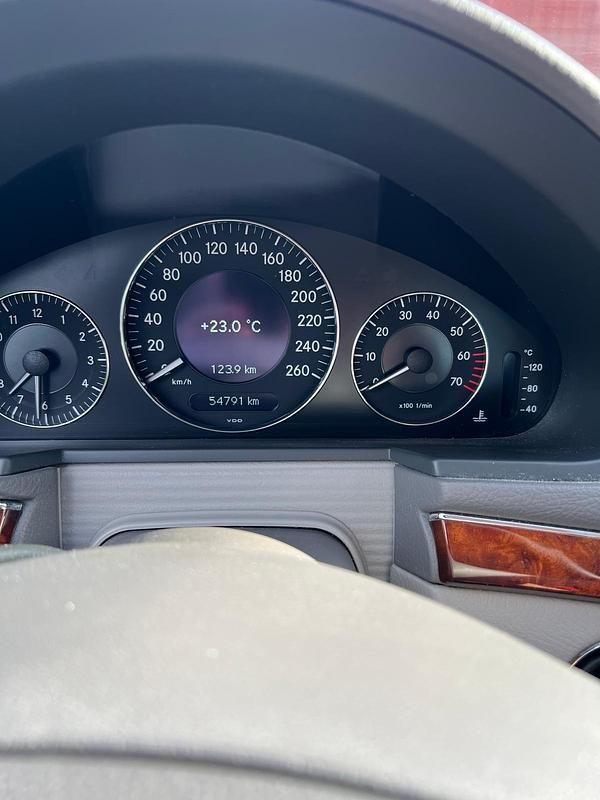 Second-hand Mercedes E200 163 CP (119 kW) 2003 Argintiu Berlinǎ