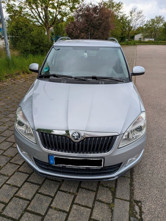 Grau Gebraucht 2014 Skoda Fabia Ambition Kombi | 5.500 € (Guter Preis) - Bild 1/4