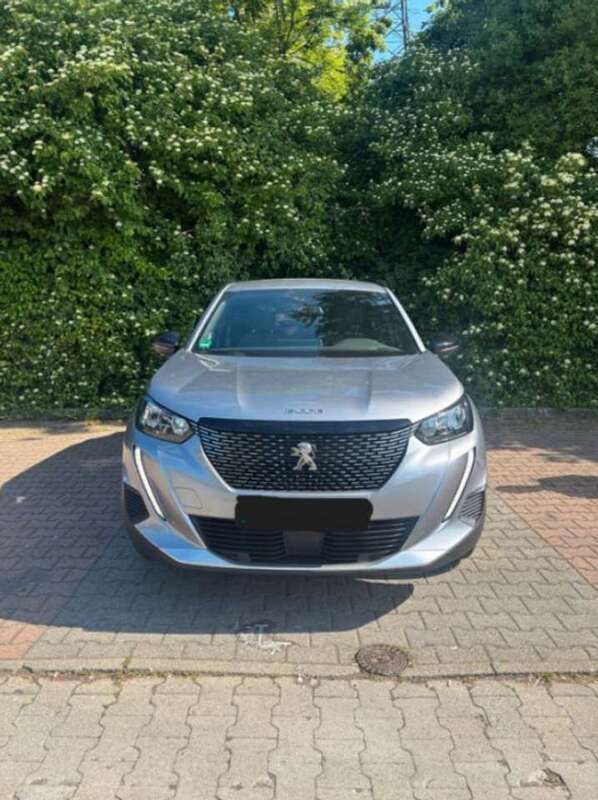 Silber Gebraucht 2023 Peugeot 2008 SUV | 21.799 € (Guter Preis) - Bild 1/4