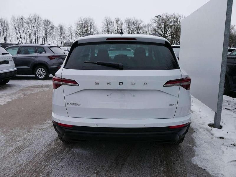 Neu Skoda Karoq Selection 150 PS (110 kW) 2026 Moonweiß perleffekt SUV