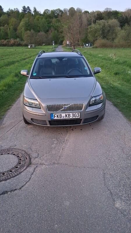 Grau Gebraucht 2007 Volvo V50 Kombi | 2.300 € (Guter Preis) - Bild 1/4