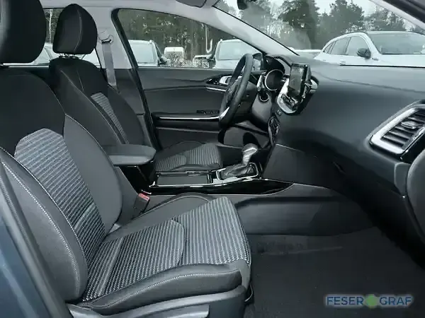 Gebraucht Kia Ceed 140 PS (102 kW) 2025 Yuka grau Kleinwagen