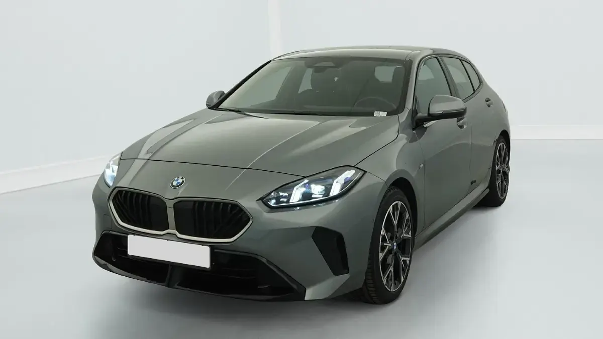 Gebraucht BMW 120 M Sport 163 PS (119 kW) 2025 Skyscraper grau Kleinwagen