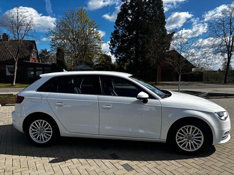 Second-hand Audi A3 Attraction 150 CP (110 kW) 2015 Alb Berlinǎ