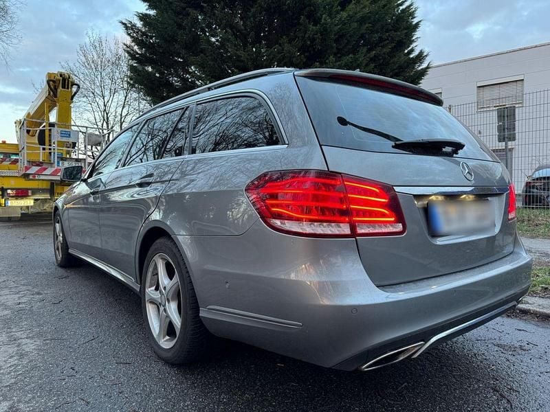 Gebraucht Mercedes E220 Edition 170 PS (125 kW) 2014 Grau Kombi