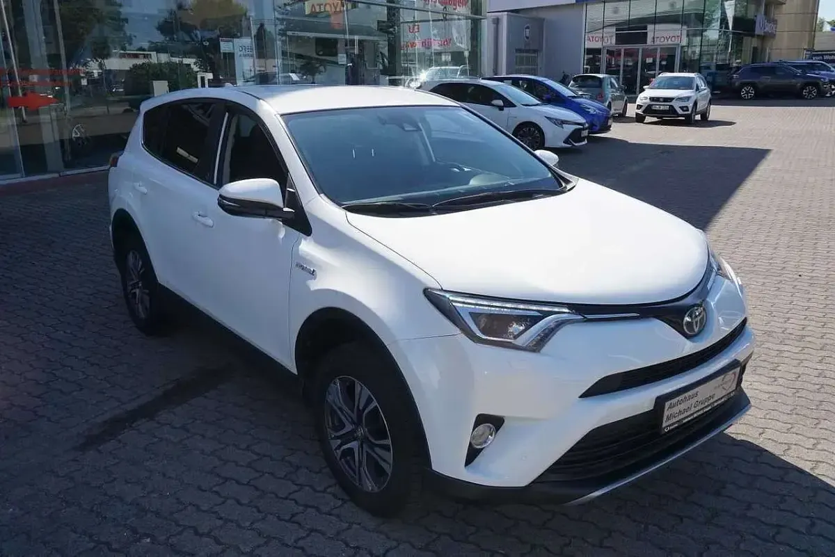 Gebraucht Toyota RAV4 Team 155 PS (114 kW) 2018 Weiß SUV