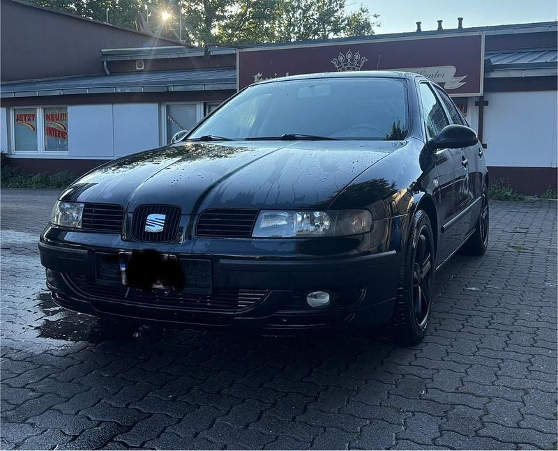 Schwarz Gebraucht 2003 VW Golf IV Limousine | 2.399 € (Etwas zu teuer) - Bild 1/4