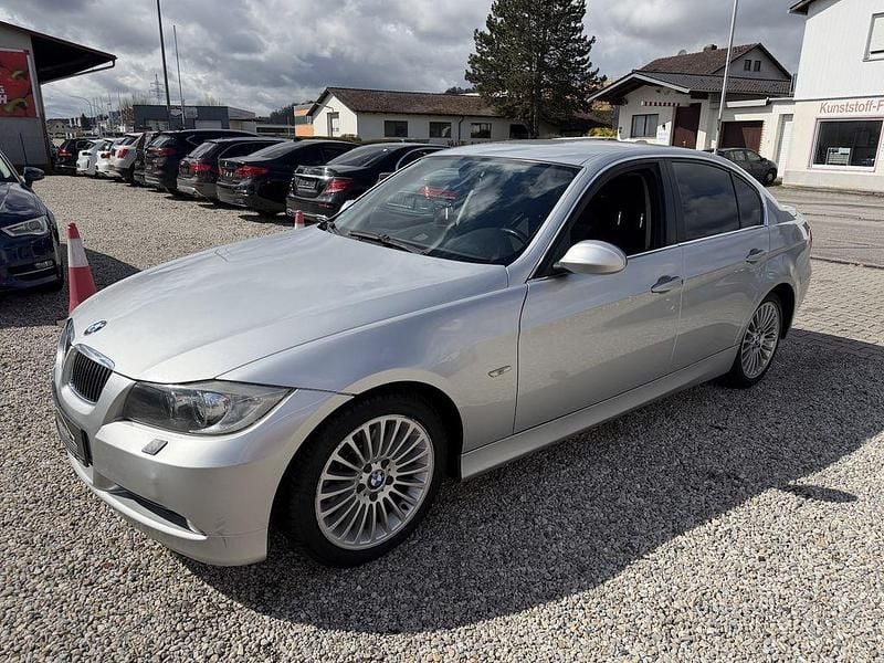 Gebraucht BMW 325 218 PS (160 kW) 2006 Titansilber metallic Limousine