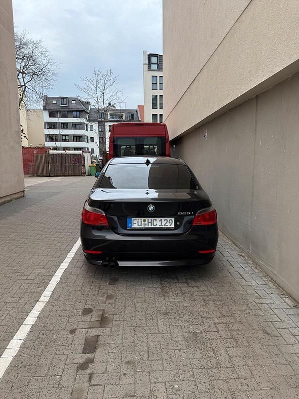 Gebraucht BMW 520 177 PS (130 kW) 2008 Schwarz Limousine
