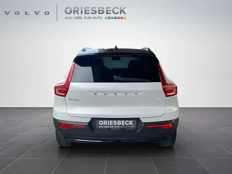 Gebraucht Volvo XC40 Plus 169 kW (231 PS) 2022 Crystalweiss perleffekt (metallic) SUV