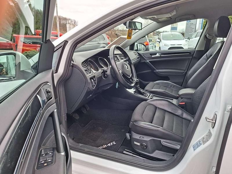 Gebraucht VW Golf VII Highline 150 PS (110 kW) 2016 Pure white Kleinwagen