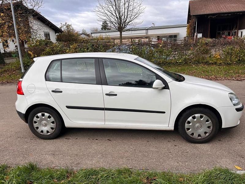 Weiß Gebraucht 2005 VW Golf IV Comfortline Limousine | 1.400 € (Superpreis) - Bild 1/4