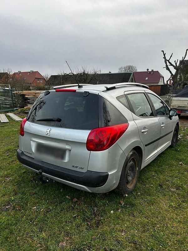 Gebraucht Peugeot 207 95 PS (69 kW) 2008 Silber Kombi