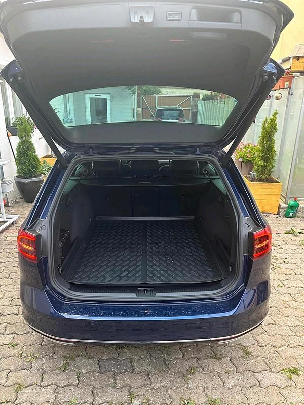 Gebraucht VW Passat 190 PS (139 kW) 2019 Blau Kombi