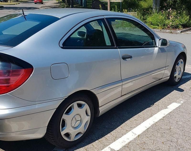 Gebraucht Mercedes C220 143 PS (105 kW) 2002 Silber Coupé