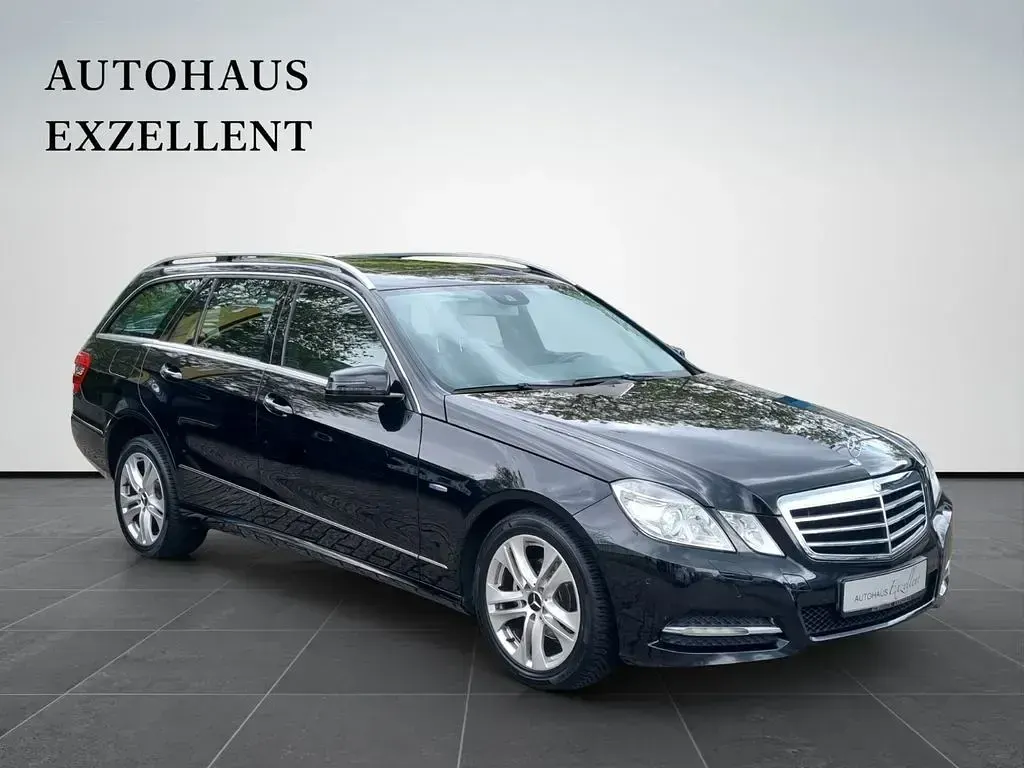 Gebraucht Mercedes E200 184 PS (135 kW) 2011 Schwarz Limousine