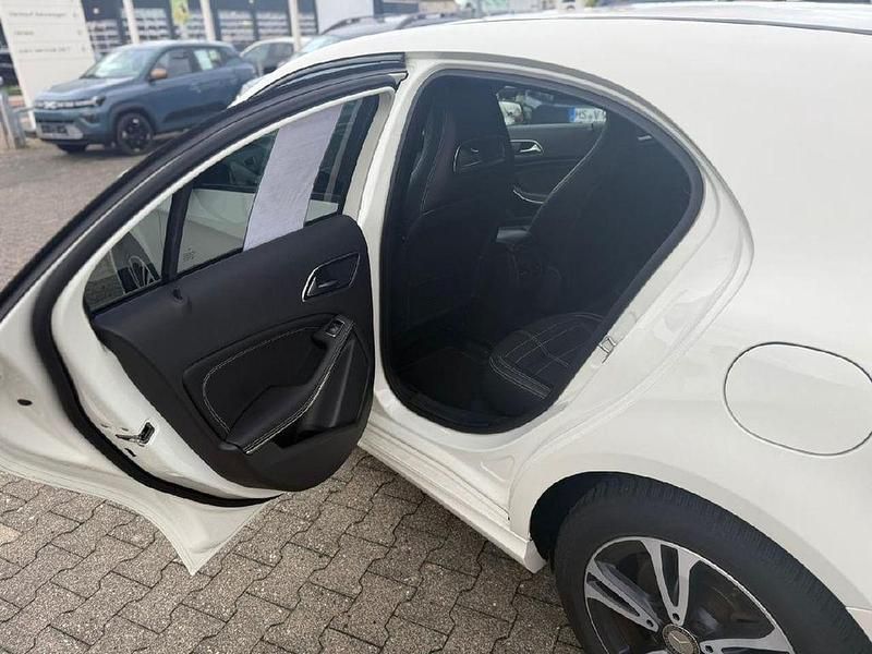 Gebraucht Mercedes A200 156 PS (114 kW) 2015 Calcitweiss  unilack Limousine