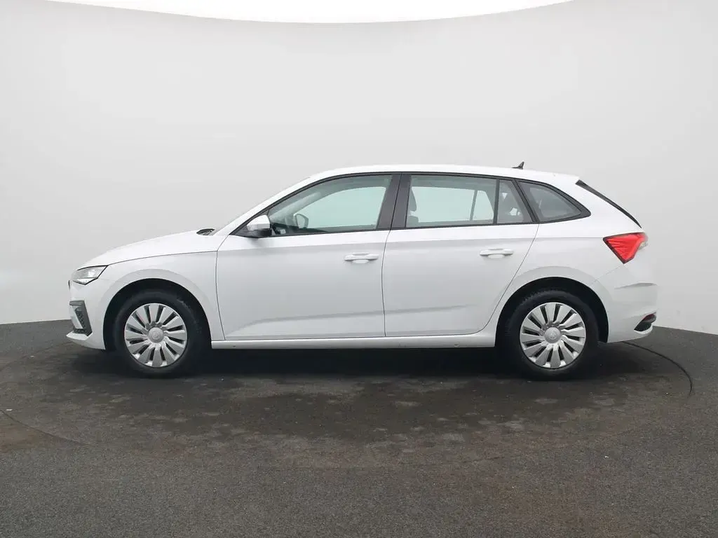 Gebraucht Skoda Scala Essence 116 PS (85 kW) 2025 Moonweiss metallic Kleinwagen