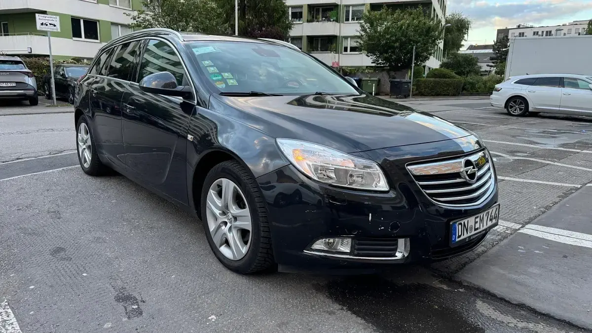 Gebraucht Opel Insignia 131 PS (96 kW) 2011 Schwarz Kombi