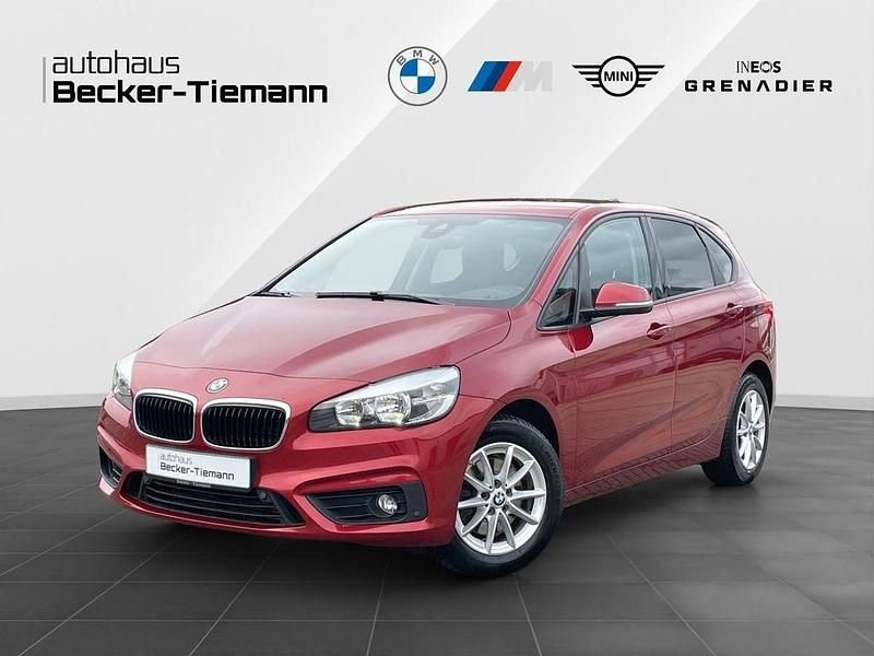 Flamencorot brillanteffekt Gebraucht 2016 BMW 220 Active Tourer Advantage Van / Kleinbus | 16.411 € (Fairer Preis) - Bild 1/4