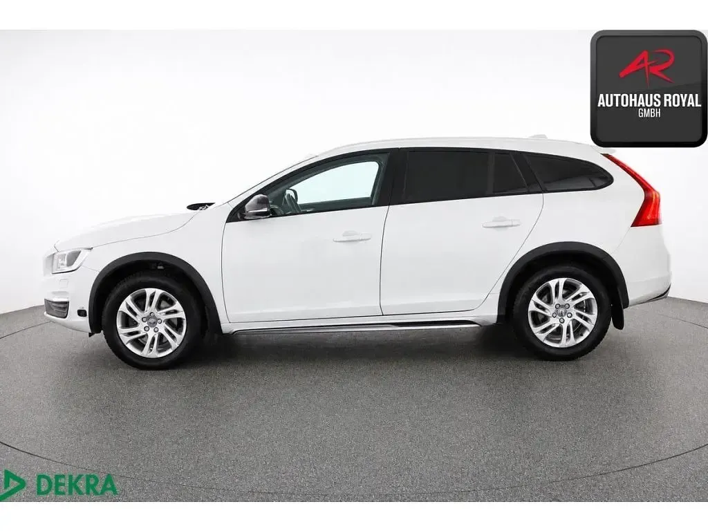 Gebraucht Volvo V60 150 PS (110 kW) 2019 Weiss Kombi