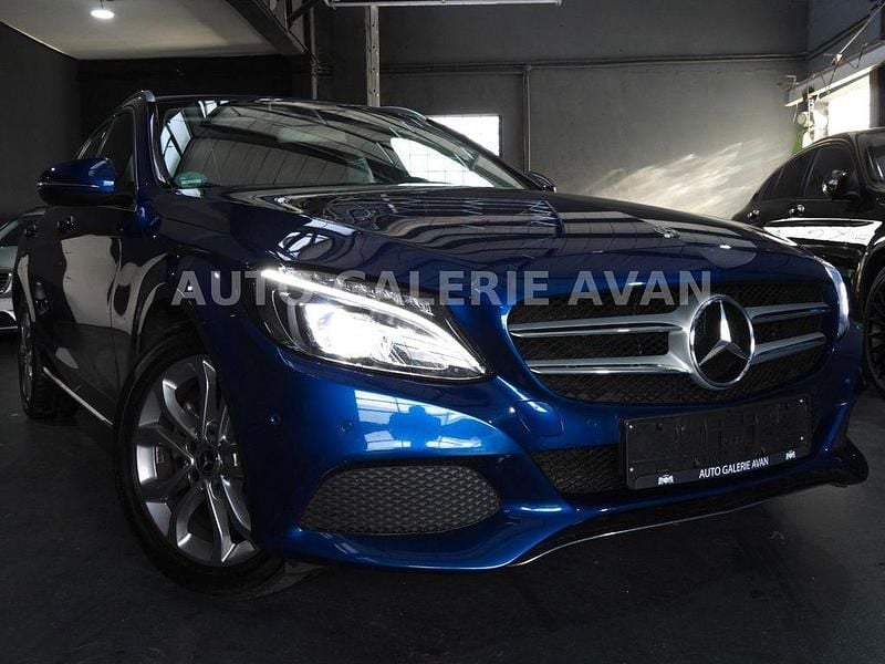 Gebraucht Mercedes C180 AMG line 156 PS (114 kW) 2018 Blau Limousine