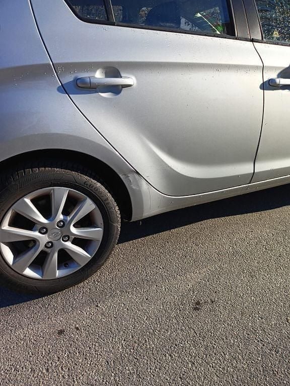 Gebraucht Hyundai i20 Classic 86 PS (63 kW) 2014 Silber Kleinwagen