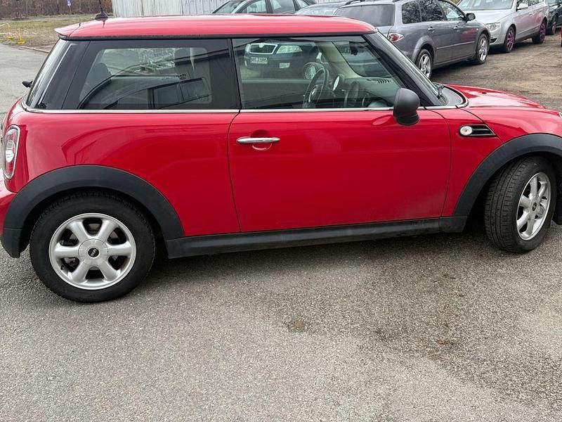 Gebraucht Mini ONE 75 PS (55 kW) 2011 Rot Kleinwagen