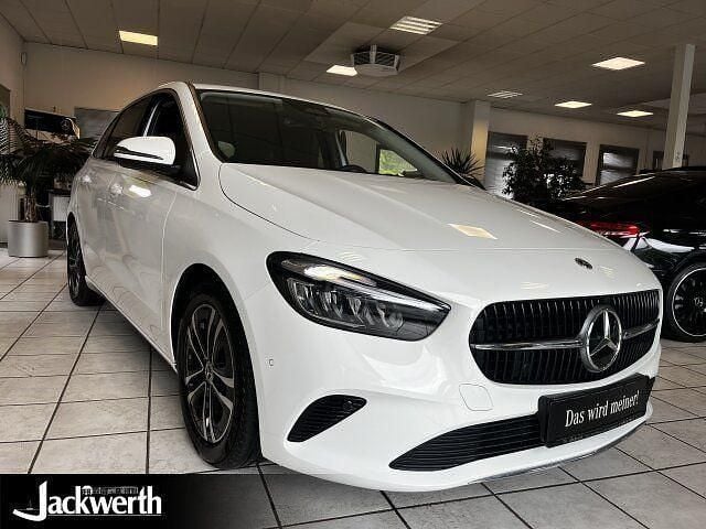 Gebraucht Mercedes B200 Progressive 150 PS (110 kW) 2023 Unilack polarweiß Van / Kleinbus