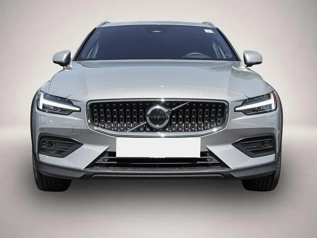 Gebraucht Volvo V60 CC Plus 197 PS (144 kW) 2024 Manufacturer Kombi