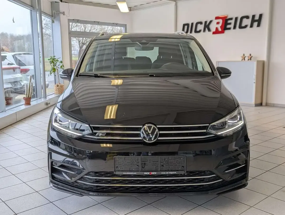 Gebraucht VW Touran Highline 150 PS (110 kW) 2025 Grenadillschwarz metallic Van / Kleinbus