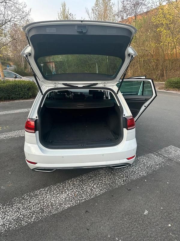 Gebraucht VW Golf VII Highline 150 PS (110 kW) 2019 Weiß Kombi
