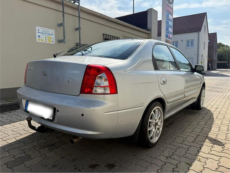 Silber Gebraucht 2002 Kia Shuma 2 Limousine | 1.249 € - Bild 1/4