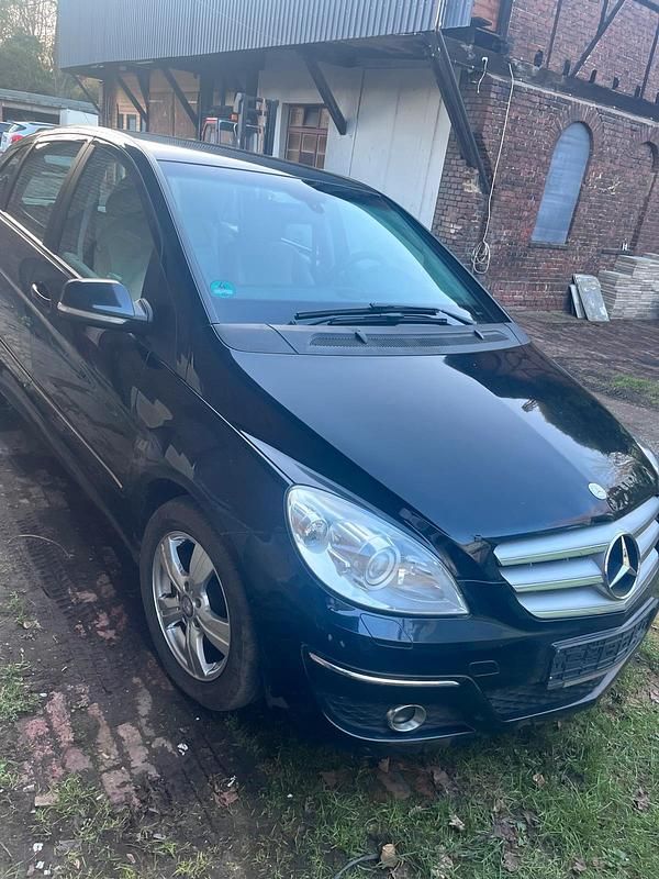 Gebraucht Mercedes B200 140 PS (102 kW) 2009 Schwarz Van / Kleinbus