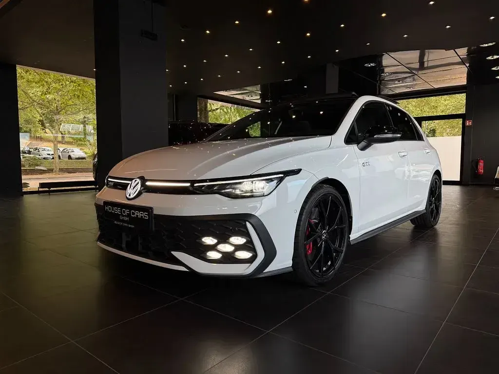 Gebraucht VW Golf VIII GTI 265 PS (194 kW) 2024 Weiß Limousine