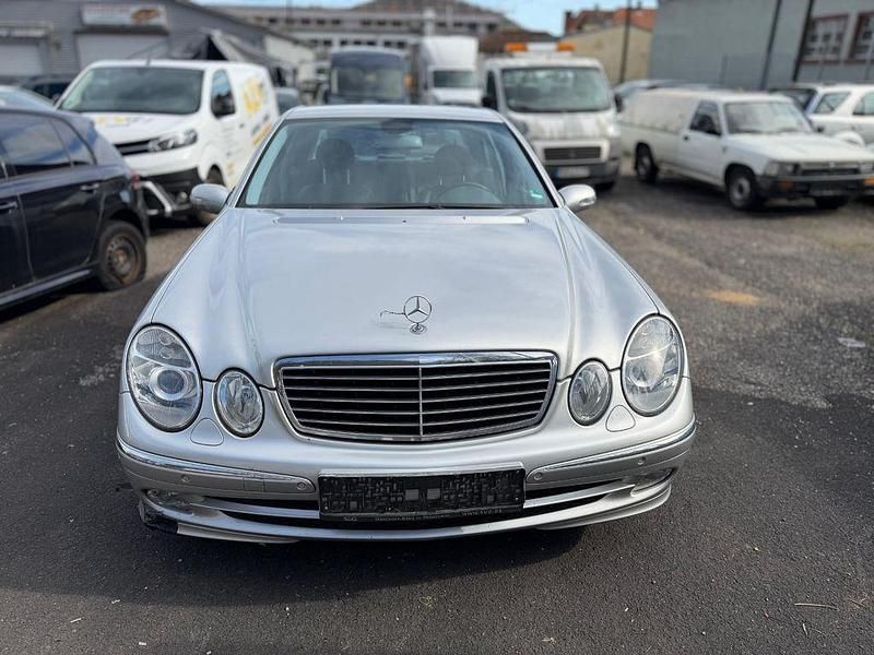 Gebraucht Mercedes E220 Avantgarde 150 PS (110 kW) 2003 Silber Limousine