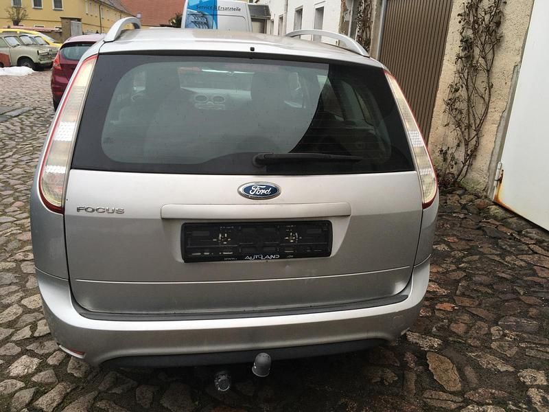 Gebraucht Ford Focus 101 PS (74 kW) 2009 Silber Kombi