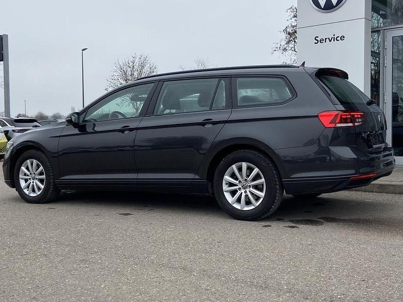Gebraucht VW Passat 122 PS (89 kW) 2023 Grau Kombi