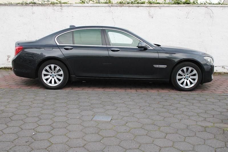 Gebraucht BMW 730 Sport Line 245 PS (180 kW) 2009 Grau Limousine