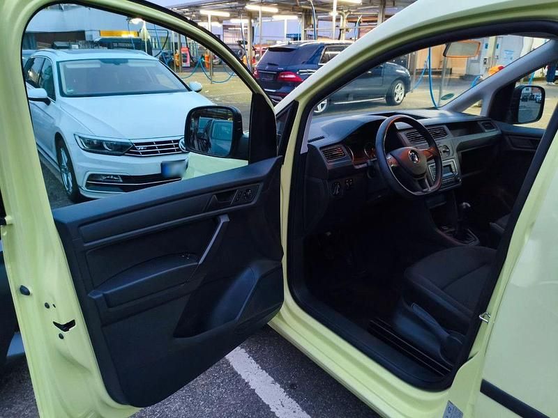 Gebraucht VW Caddy Maxi 102 PS (75 kW) 2016 Grün Van / Kleinbus