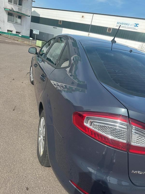 Gebraucht Ford Mondeo 140 PS (102 kW) 2012 Grau Limousine