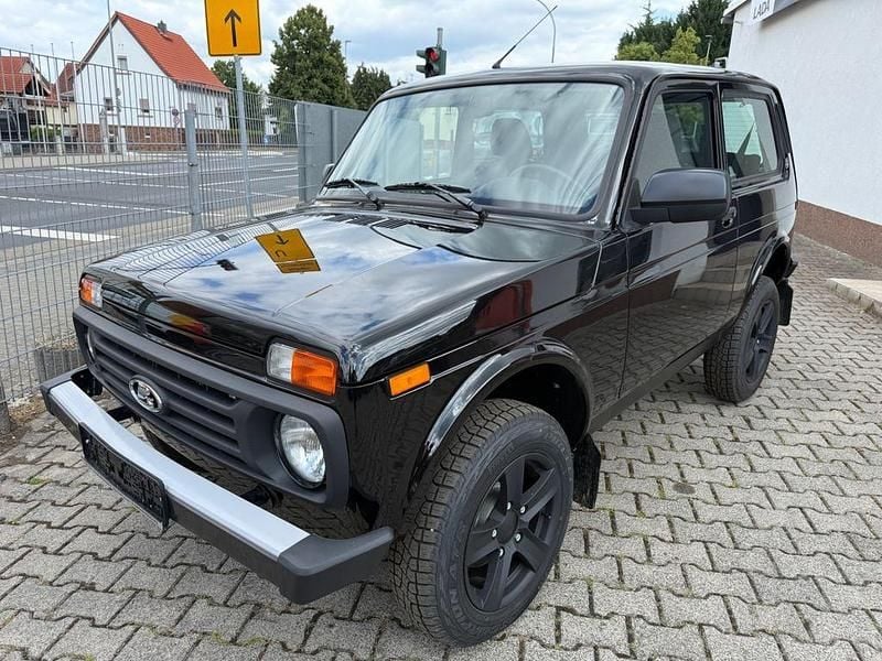 Neu Lada niva 83 PS (61 kW) 2025 Schwarz SUV