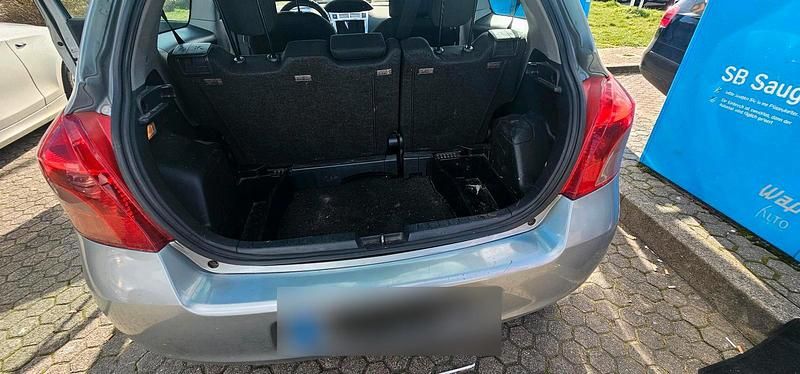 Gebraucht Toyota Yaris 69 PS (50 kW) 2007 Grau Kleinwagen